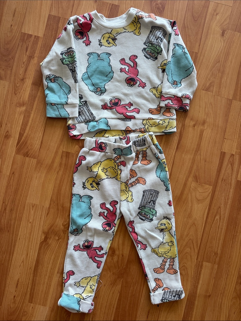 Kids Sesame Street Character Set - cream with Multicolor Prints with warm socks